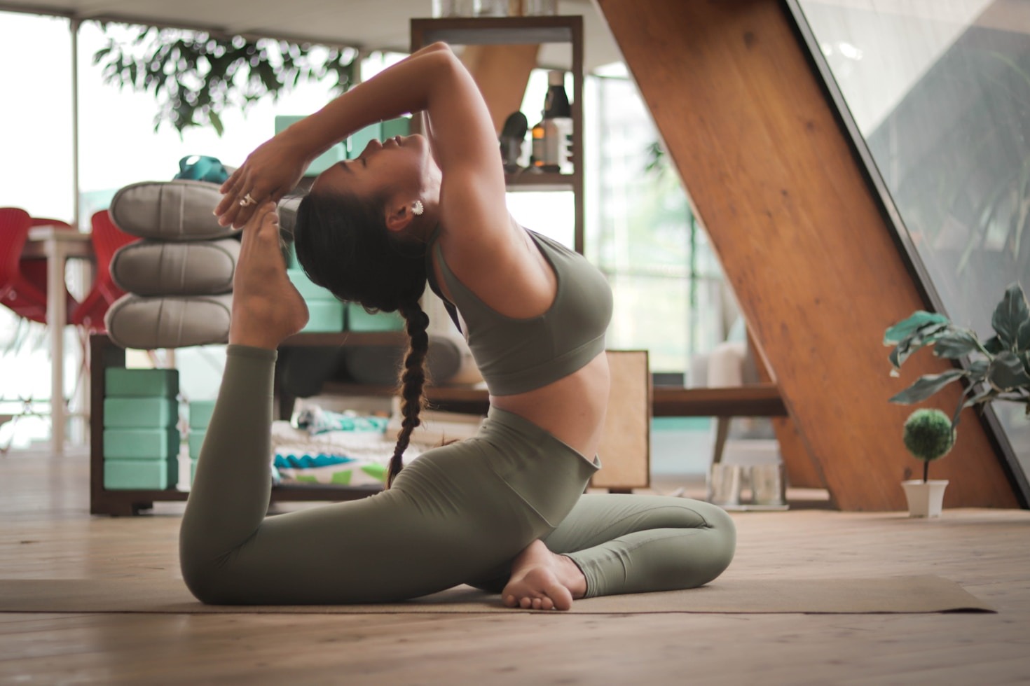 Flexibility Training Through Yoga: A Beginner’s Guide